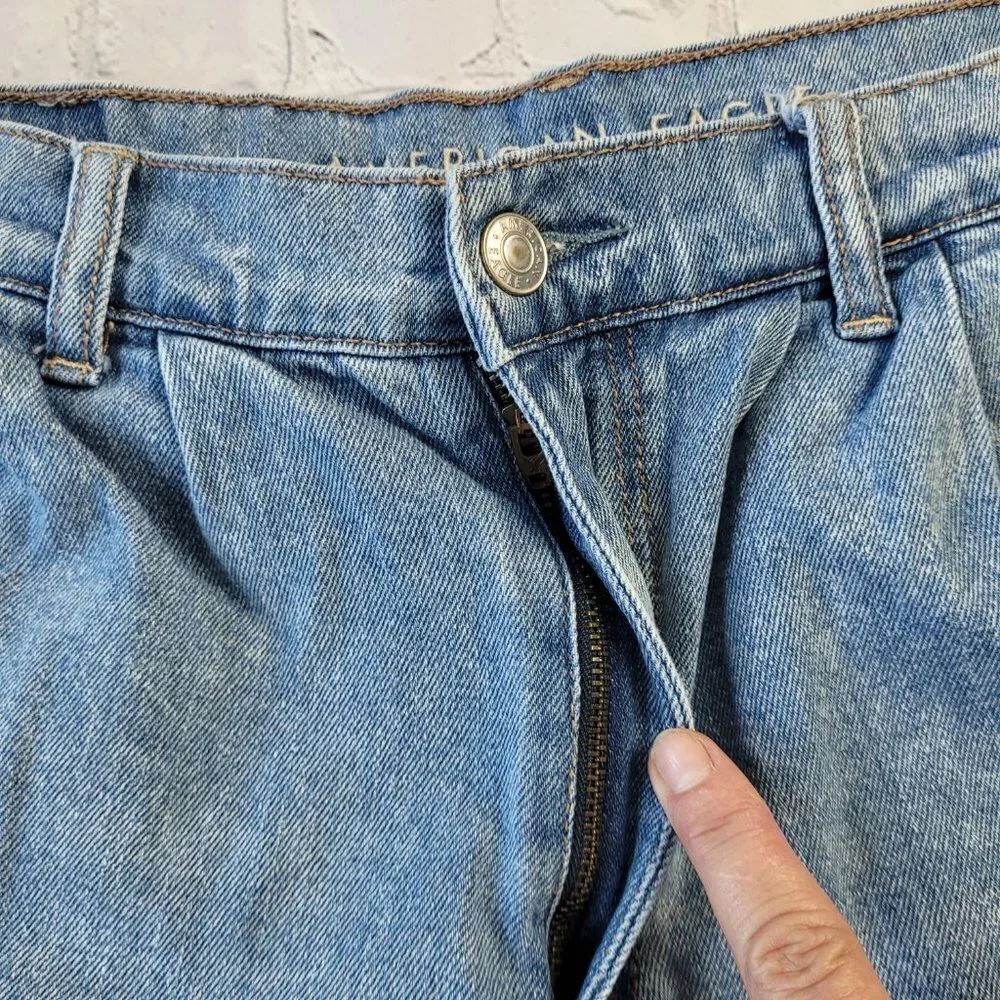 ✅ American Eagle Women's light blue mom shorts size 6